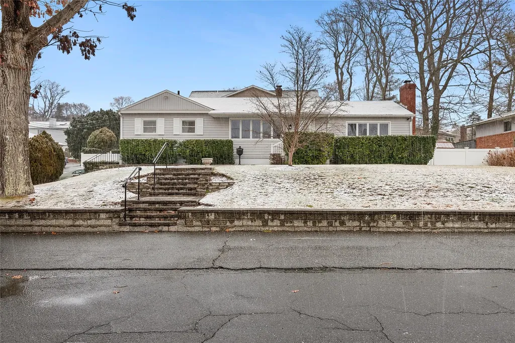 7 Baldwin Boulevard Bayville NY 11709