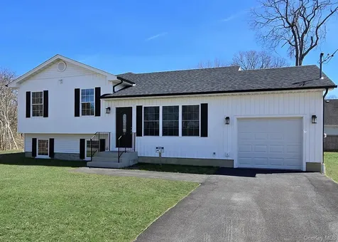 68 Ostend Circle Shirley NY 11967