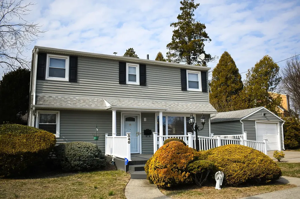 340 Bixley Heath Lynbrook NY 11563