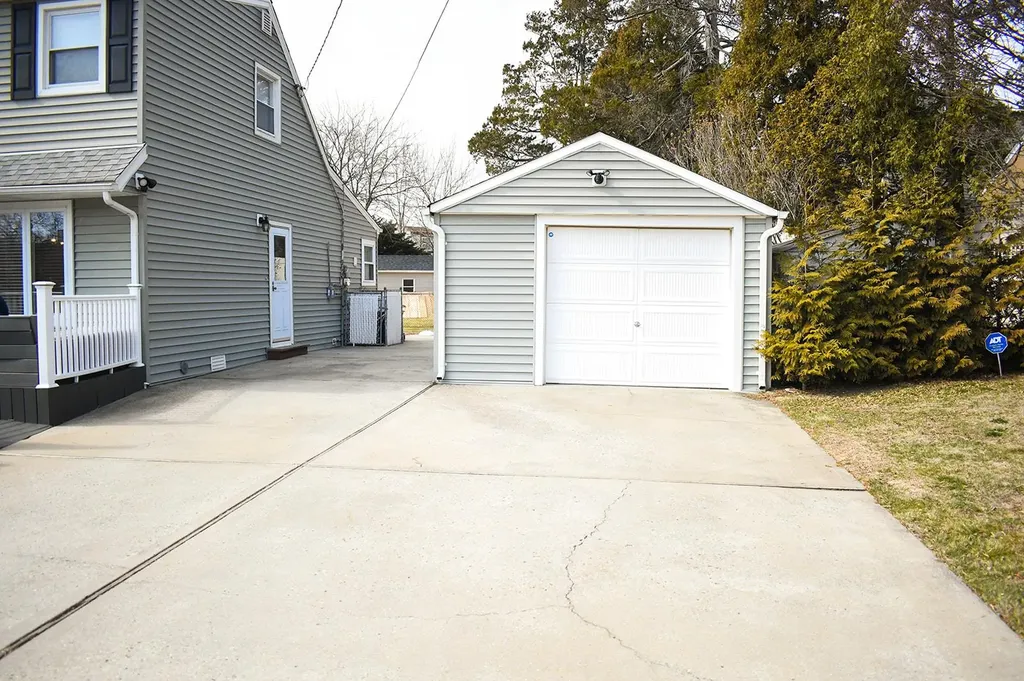 340 Bixley Heath Lynbrook NY 11563