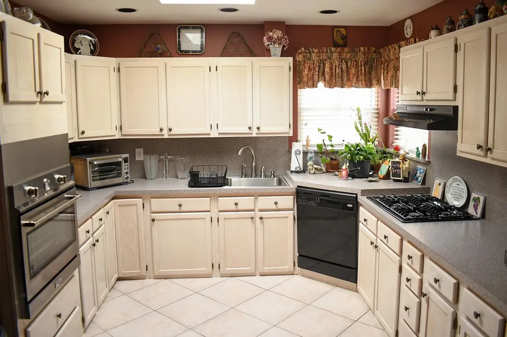340 Bixley Heath Lynbrook NY 11563