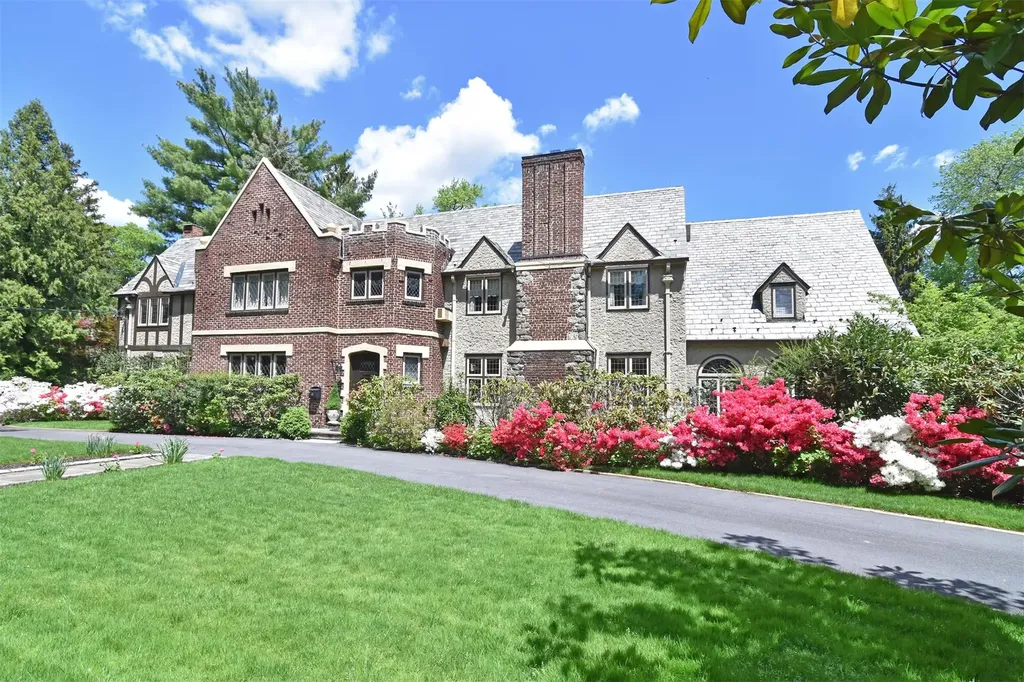 1028 Esplanade Pelham NY 10803