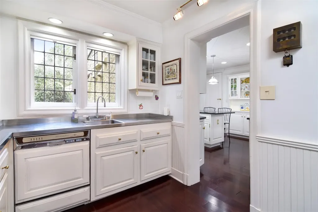 1028 Esplanade Pelham NY 10803