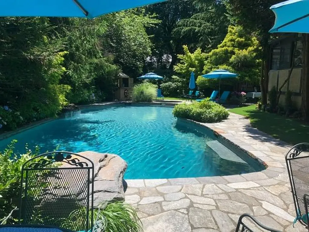 1028 Esplanade Pelham NY 10803