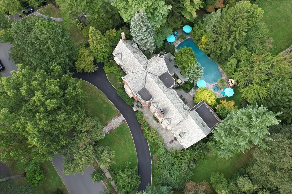 1028 Esplanade Pelham NY 10803