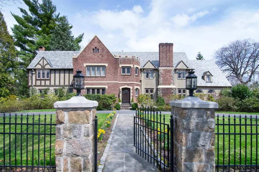 1028 Esplanade Pelham NY 10803