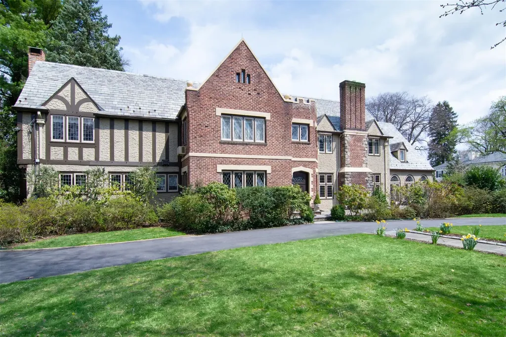 1028 Esplanade Pelham NY 10803