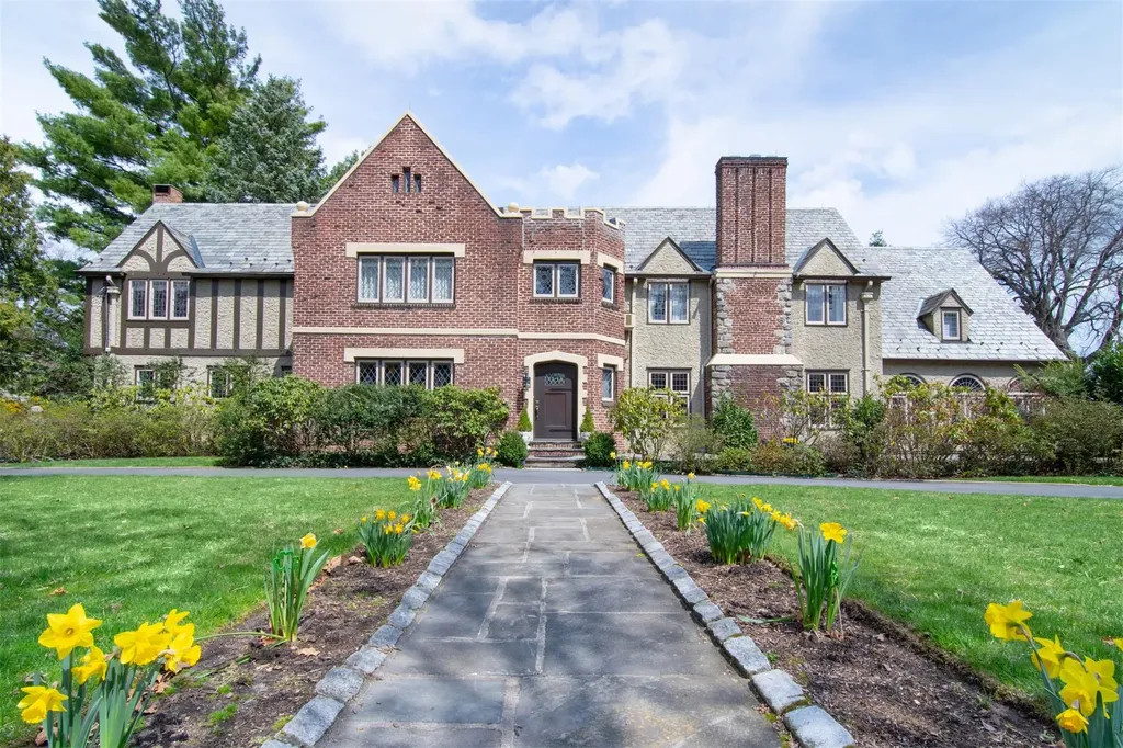 1028 Esplanade Pelham NY 10803