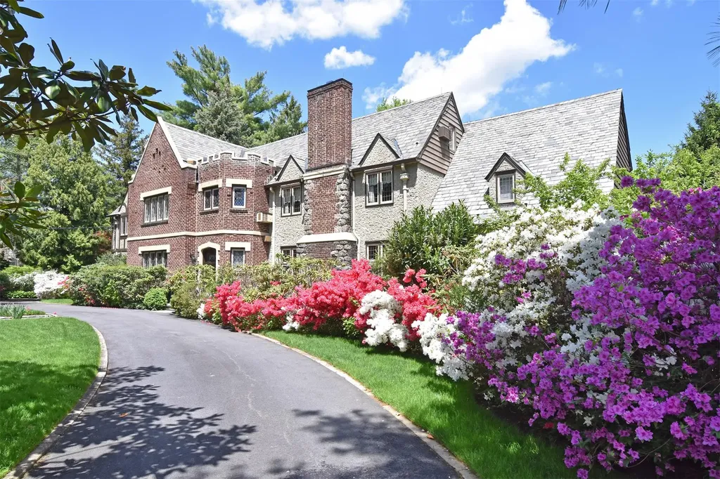 1028 Esplanade Pelham NY 10803
