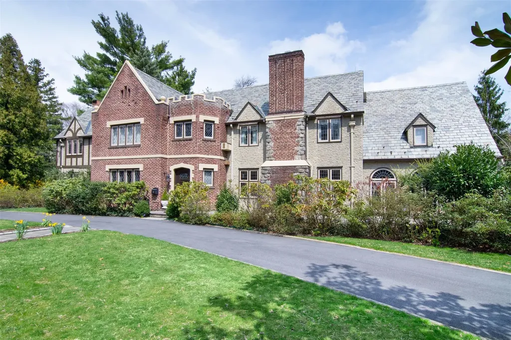 1028 Esplanade Pelham NY 10803
