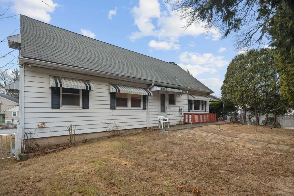 1430 Raleigh Road Mamaroneck NY 10543