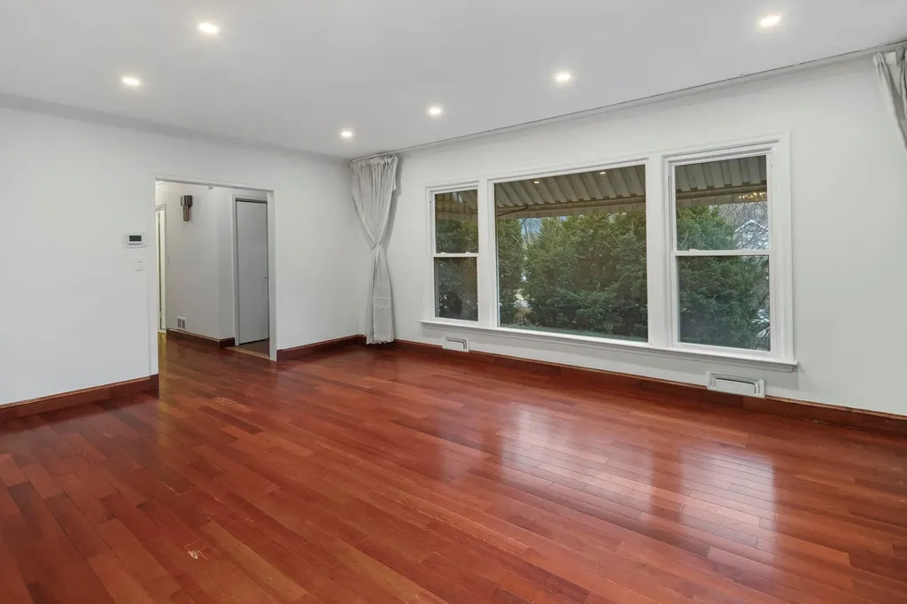 1430 Raleigh Road Mamaroneck NY 10543
