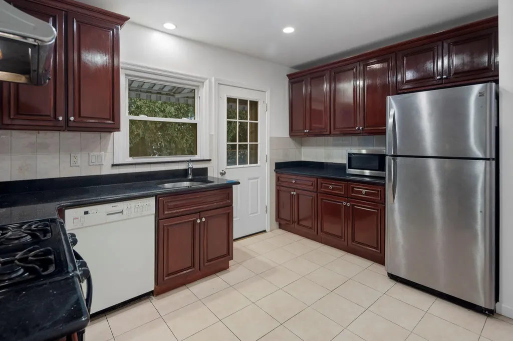 1430 Raleigh Road Mamaroneck NY 10543