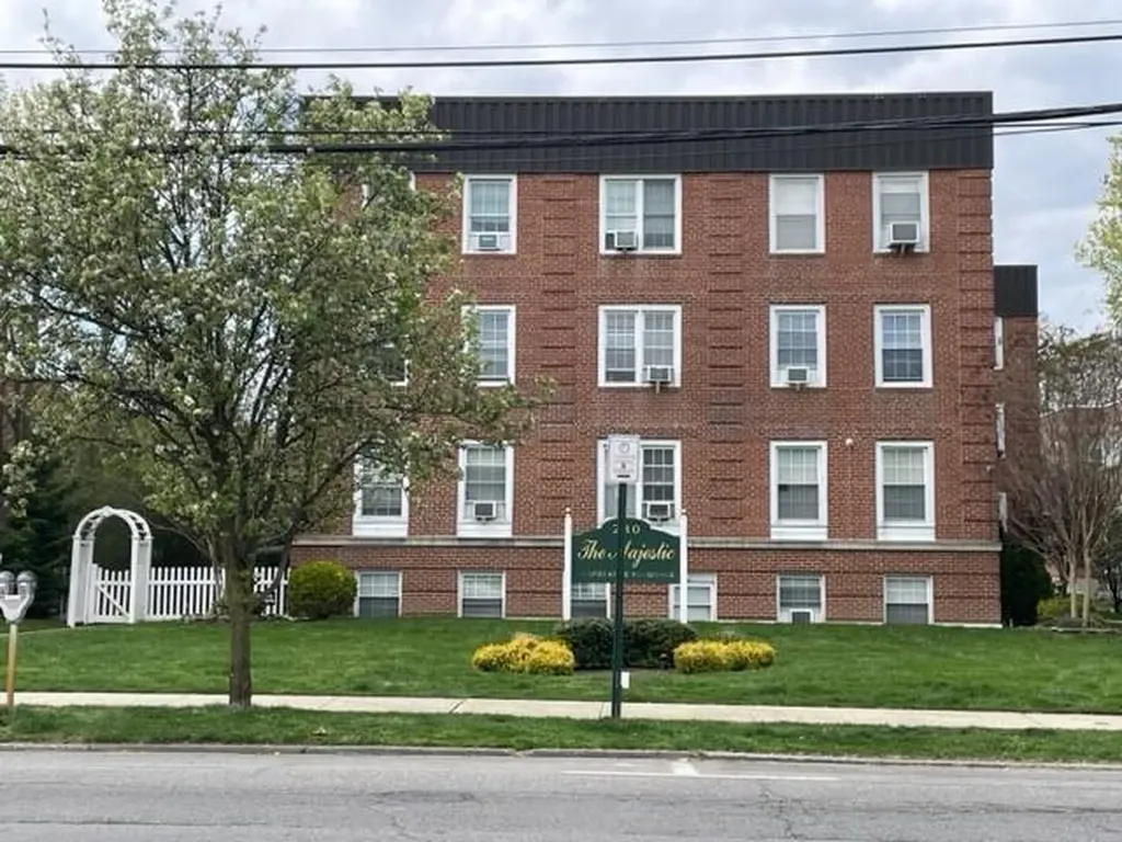 230 Central Avenue Lawrence NY 11559
