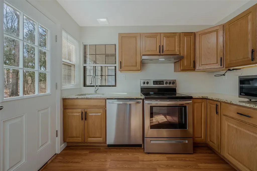 221 Belfast Lane Ridge NY 11961