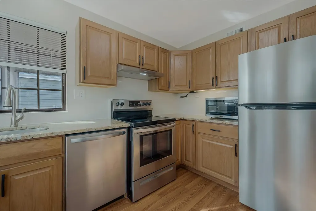221 Belfast Lane Ridge NY 11961