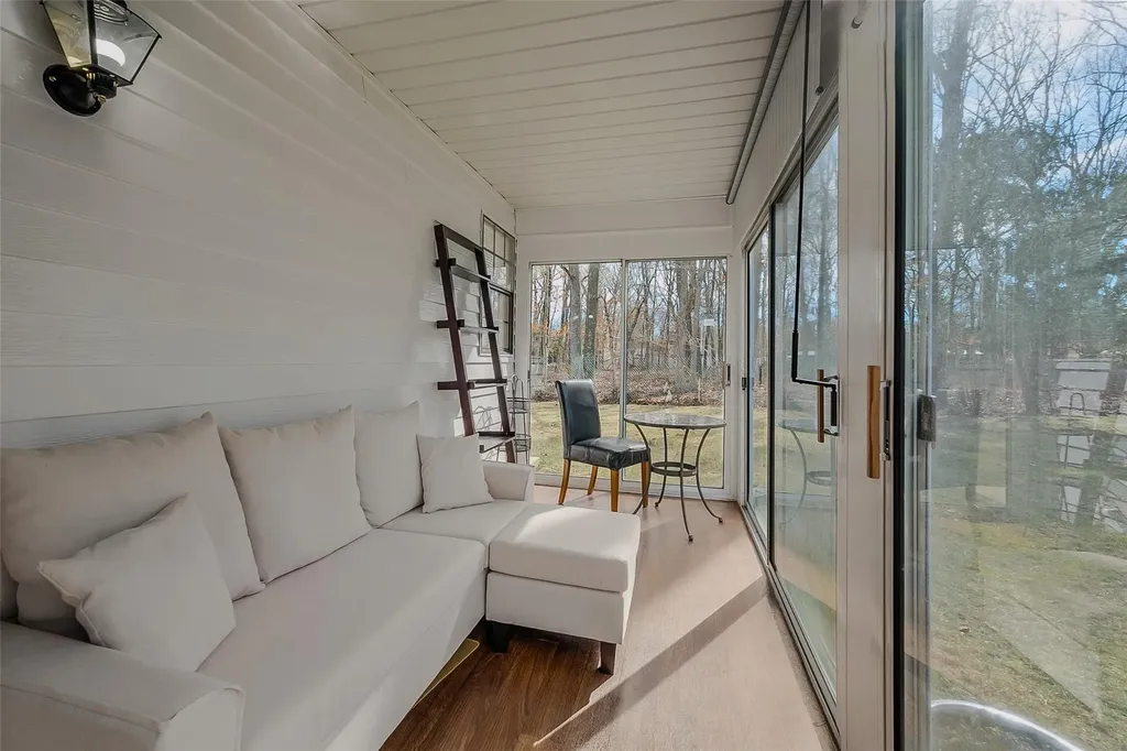 221 Belfast Lane Ridge NY 11961