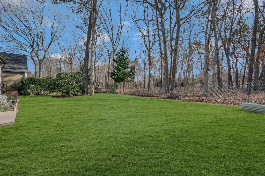 221 Belfast Lane Ridge NY 11961