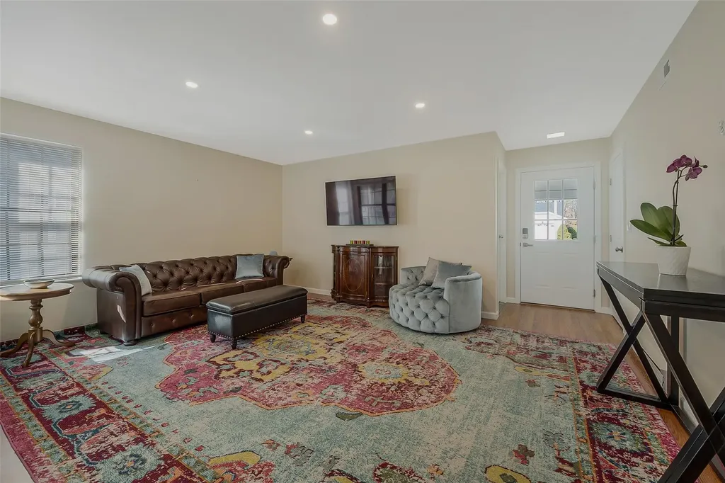 221 Belfast Lane Ridge NY 11961