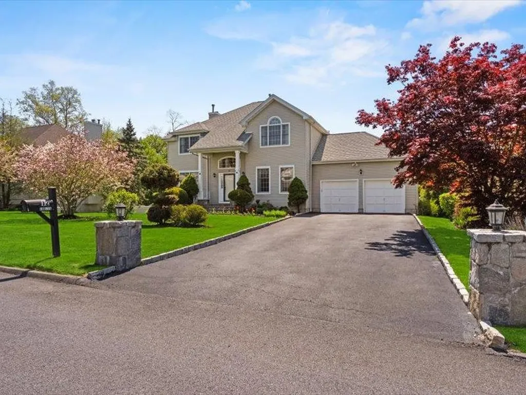 12 Loomis Drive Baldwin Place NY 10505