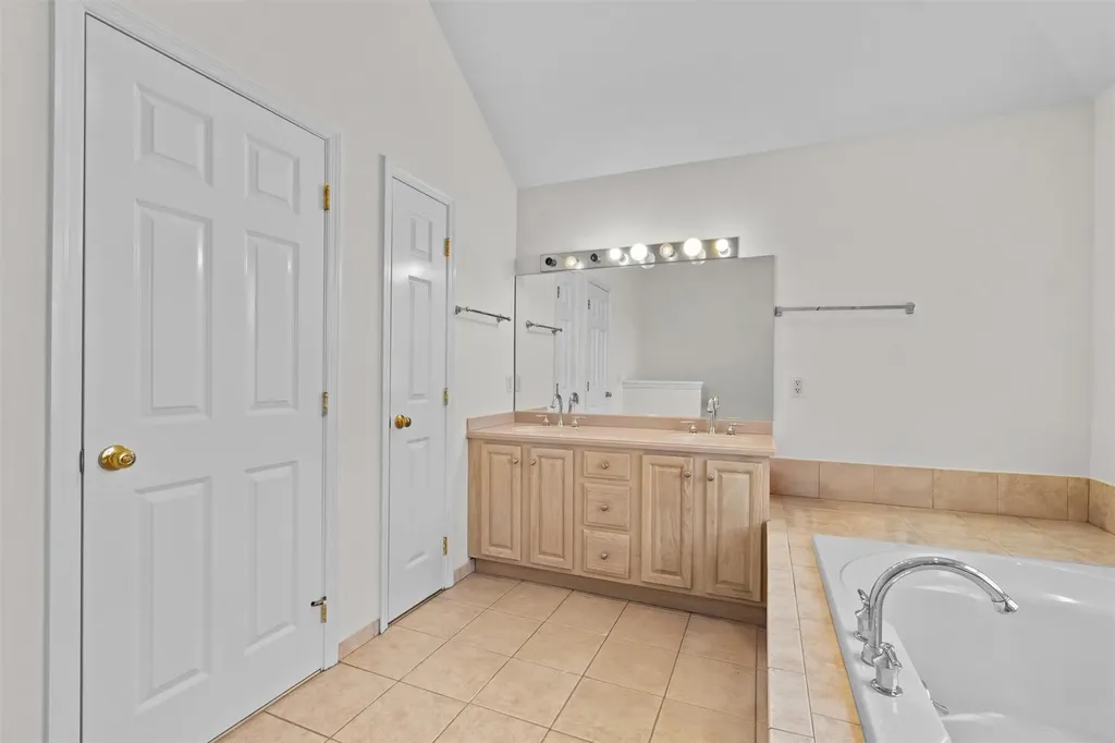 12 Loomis Drive Baldwin Place NY 10505
