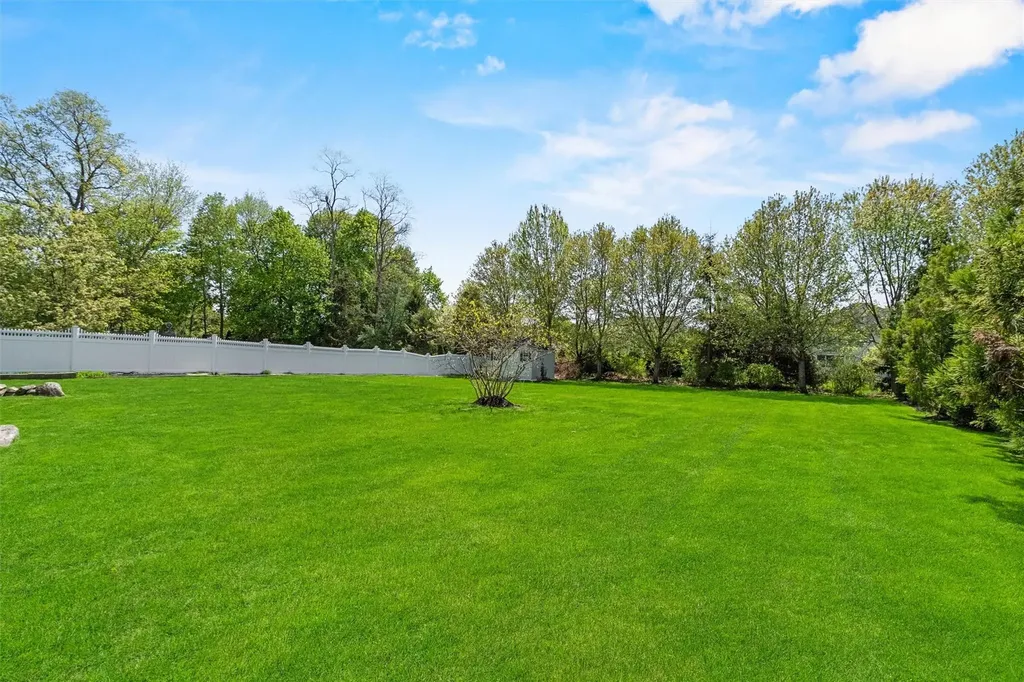 12 Loomis Drive Baldwin Place NY 10505