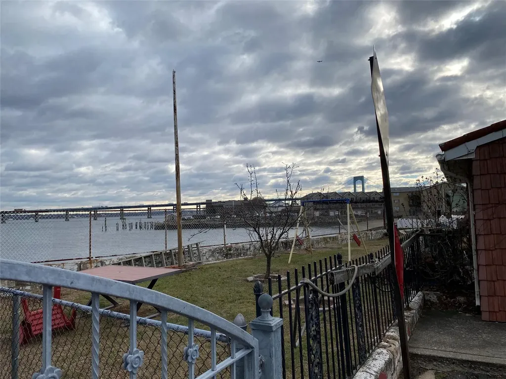 3095 Casler Place Bronx NY 10465