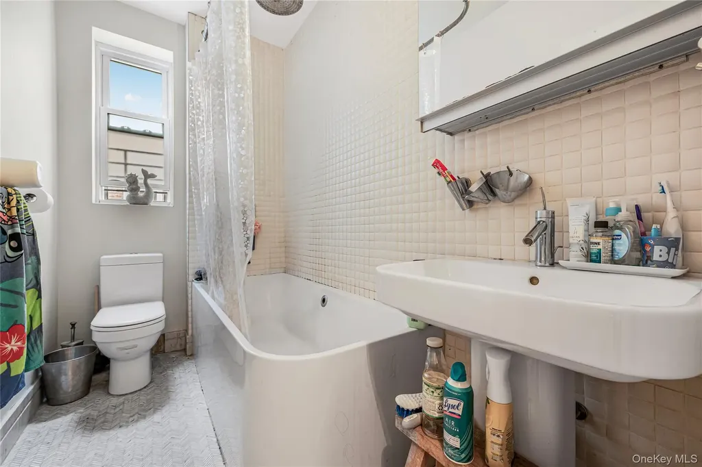 3447 82nd Jackson Heights NY 11372