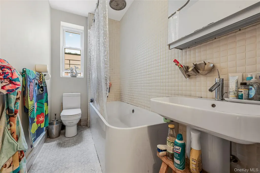 3447 82nd Jackson Heights NY 11372