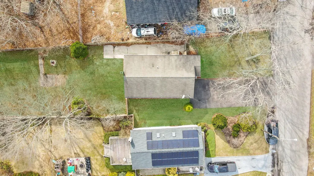 80 Meadowmere Avenue Mastic NY 11950