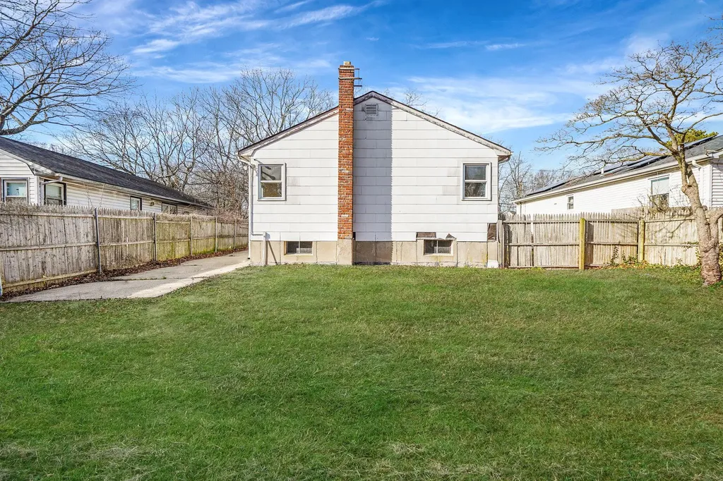 80 Meadowmere Avenue Mastic NY 11950