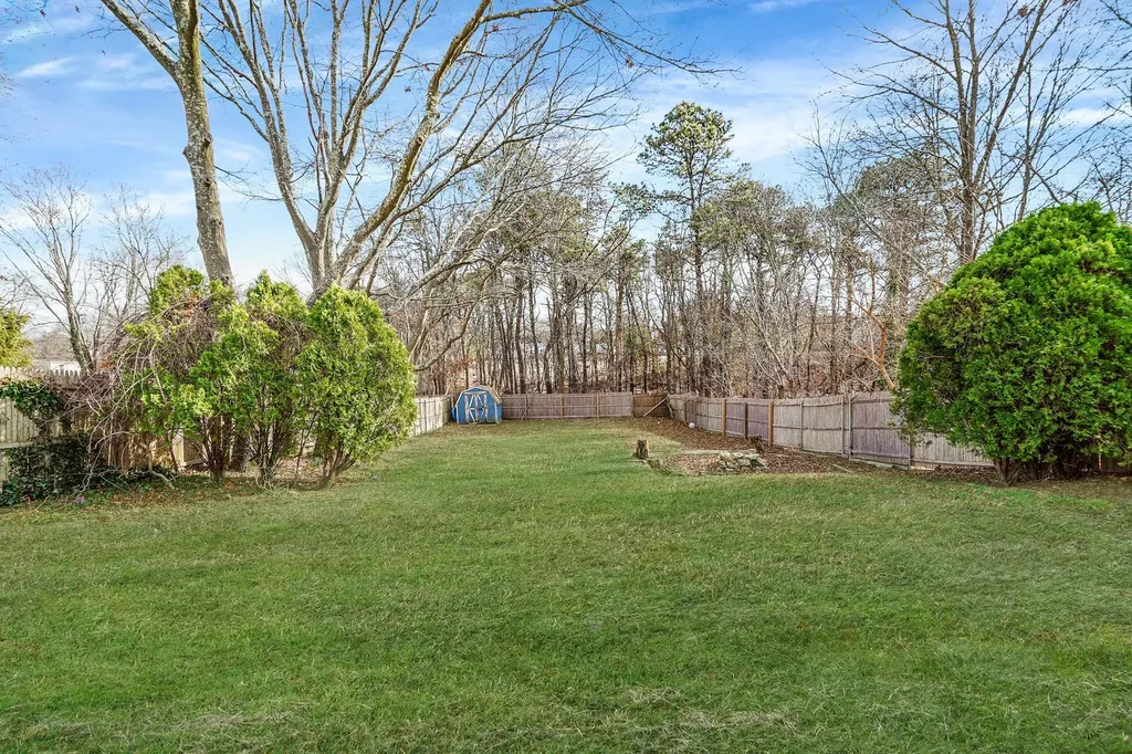 80 Meadowmere Avenue Mastic NY 11950