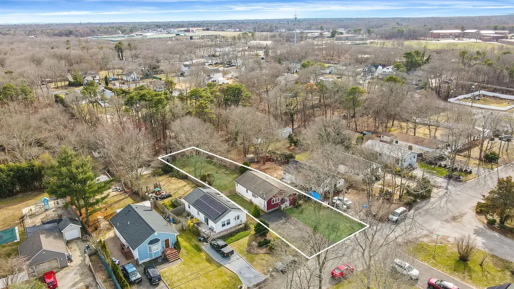 80 Meadowmere Avenue Mastic NY 11950