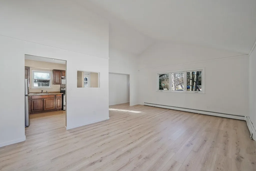 80 Meadowmere Avenue Mastic NY 11950