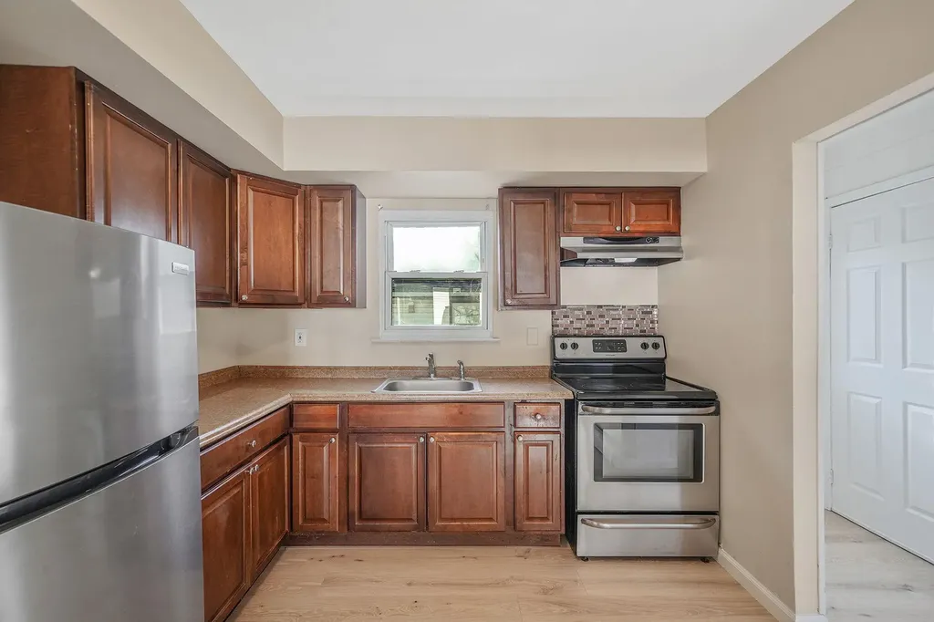 80 Meadowmere Avenue Mastic NY 11950