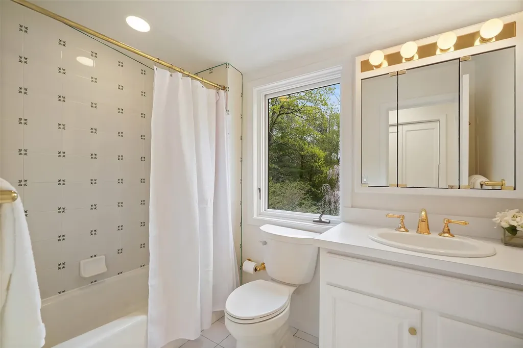 858 Fenimore Road Larchmont NY 10538