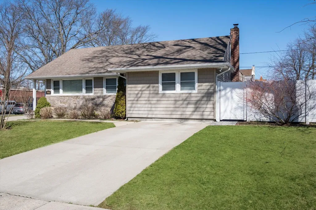 3401 Hawthorne Drive N Wantagh NY 11793