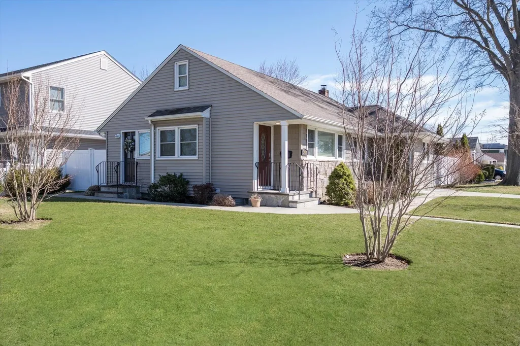 3401 Hawthorne Drive N Wantagh NY 11793