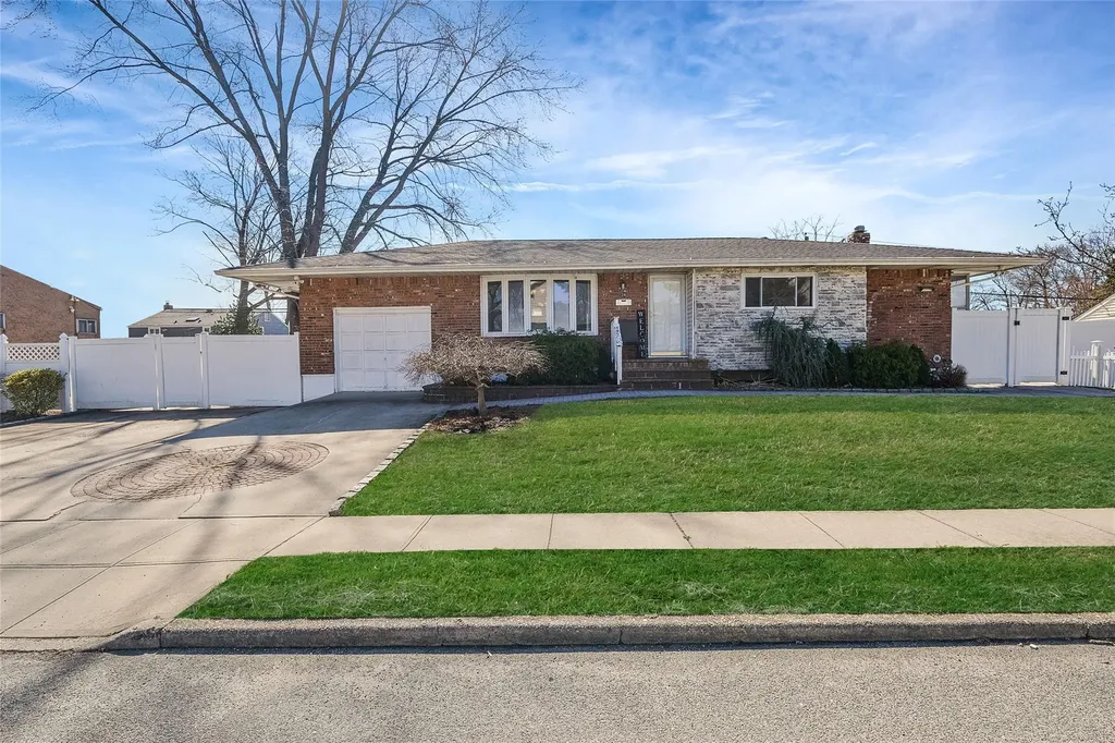 24 Sheldon Place Commack NY 11725