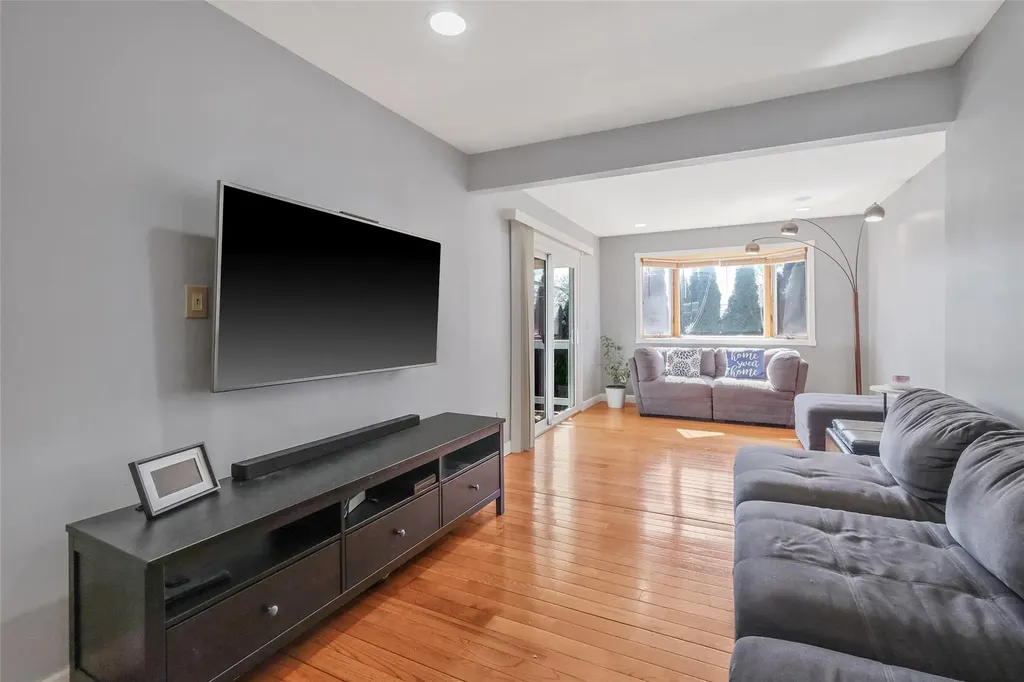 24 Sheldon Place Commack NY 11725