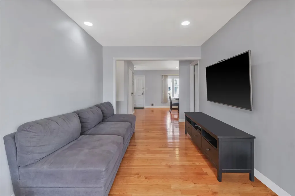 24 Sheldon Place Commack NY 11725