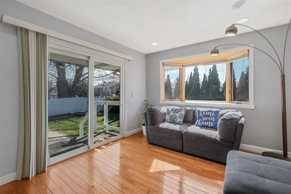 24 Sheldon Place Commack NY 11725