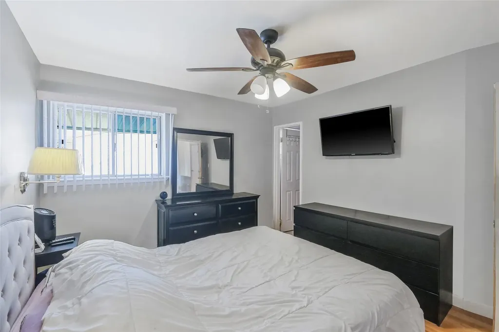 24 Sheldon Place Commack NY 11725