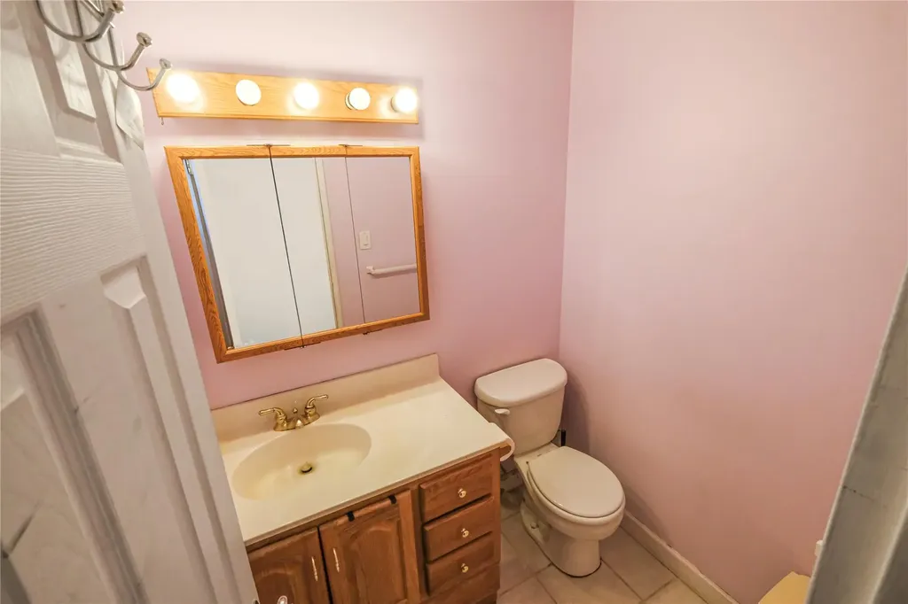 24 Sheldon Place Commack NY 11725