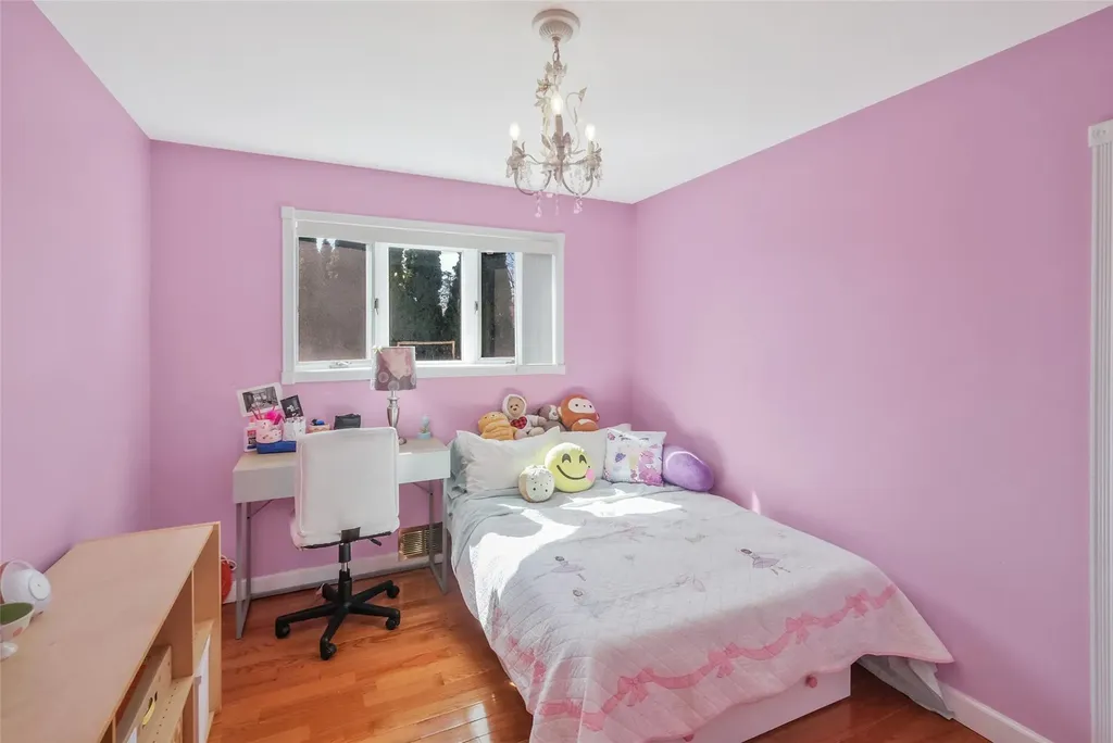 24 Sheldon Place Commack NY 11725
