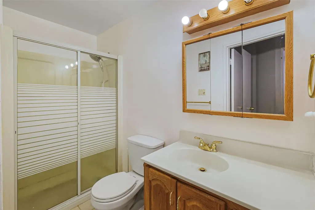 24 Sheldon Place Commack NY 11725