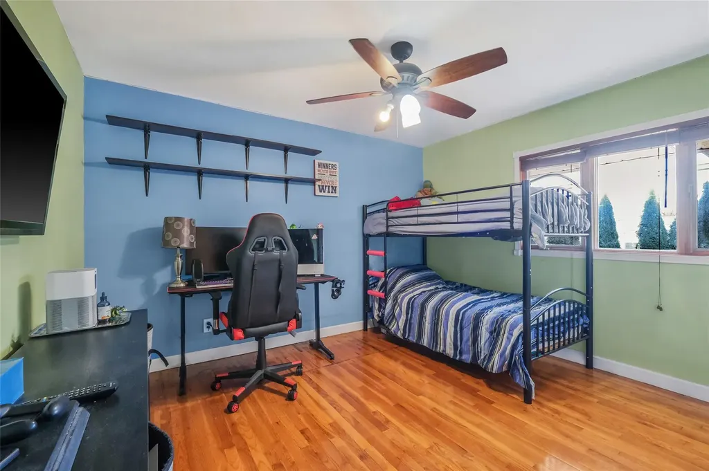 24 Sheldon Place Commack NY 11725