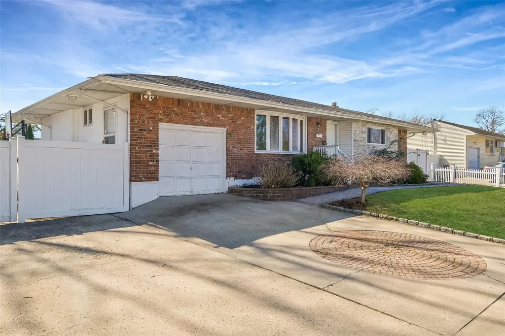 24 Sheldon Place Commack NY 11725