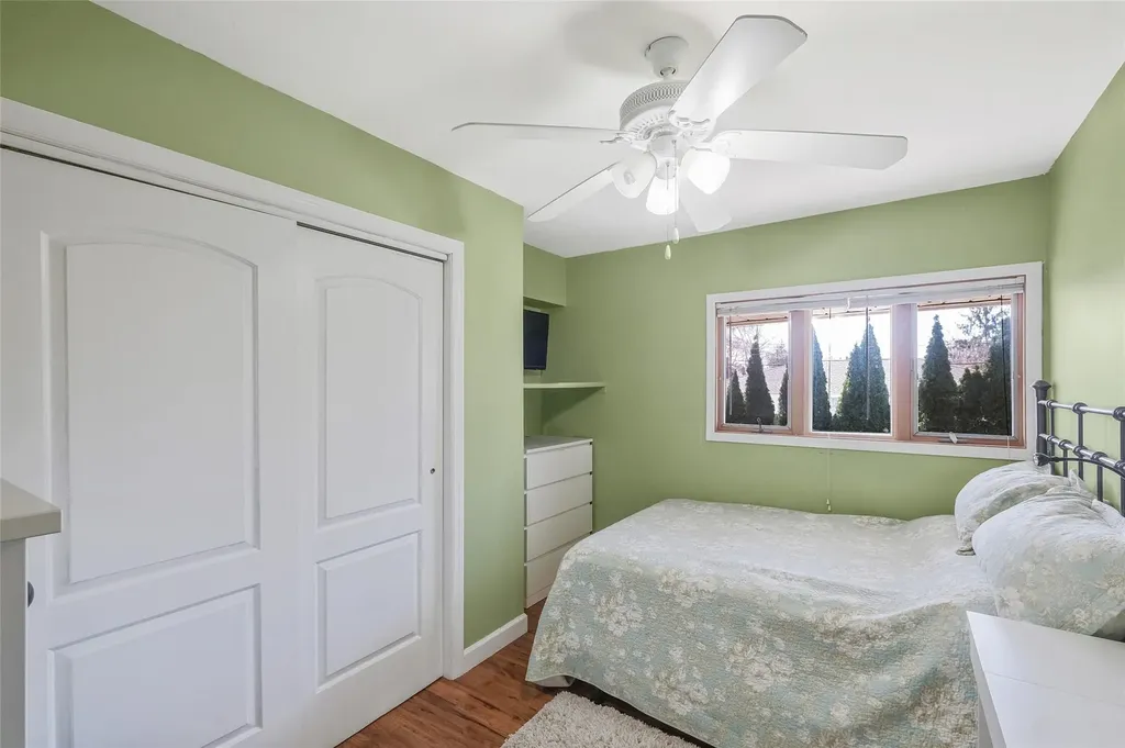 24 Sheldon Place Commack NY 11725