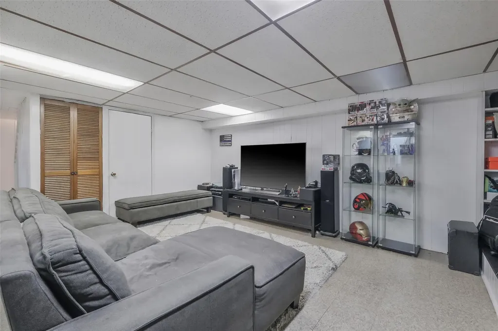 24 Sheldon Place Commack NY 11725